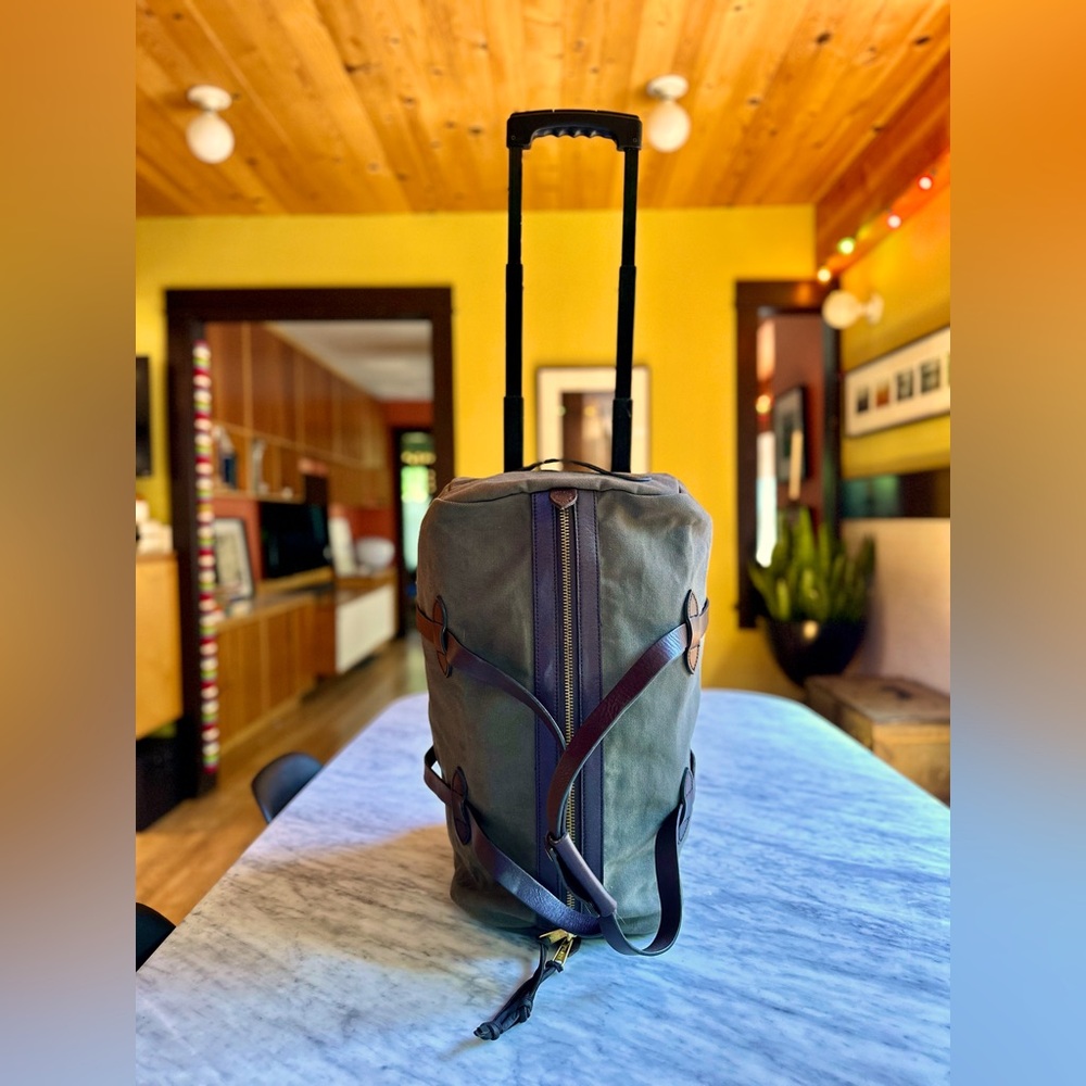 Filson Rolling Duffle Bag / Suitcase / Luggage - Otter Green